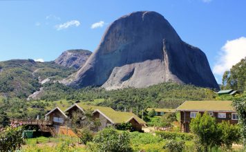 Explore a beleza de Pedra Azul